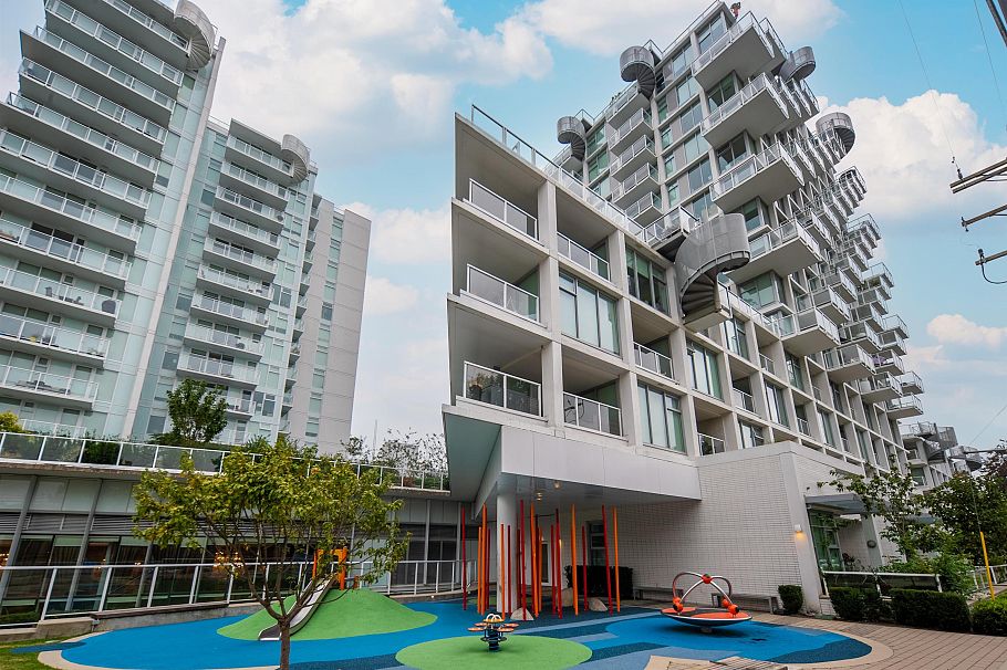 1709 2221 E 30 Avenue Vancouver, BC - 1