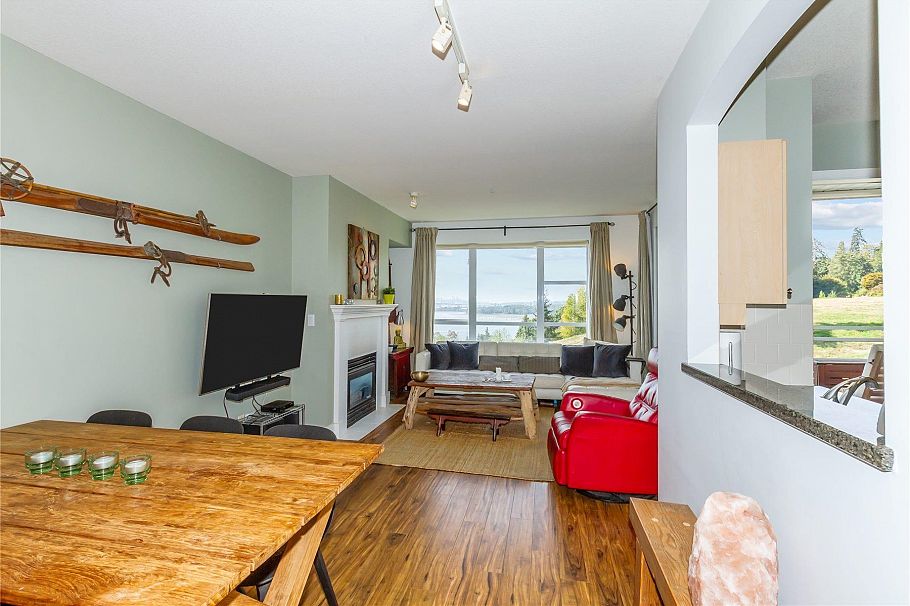 302 3608 Deercrest Drive North Vancouver, BC - 3