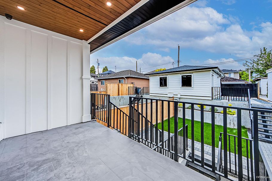 1347 E 64th Avenue Vancouver, BC - 14