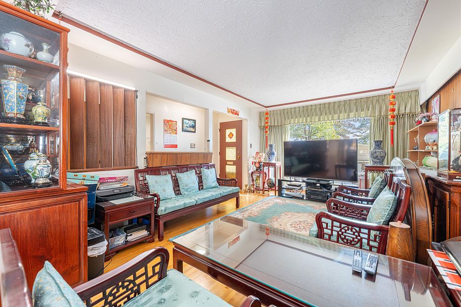 1465 E 49th Avenue Vancouver, BC - 14