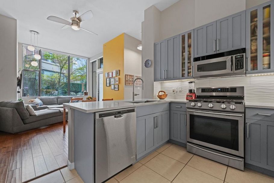 103 170 W 1st Street North Vancouver, BC - 1