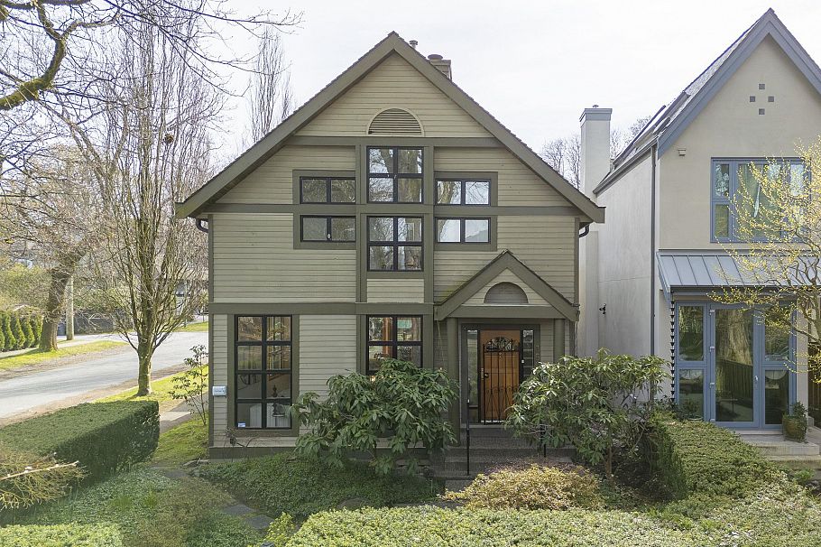 3502 W 18th Avenue Vancouver, BC - 2