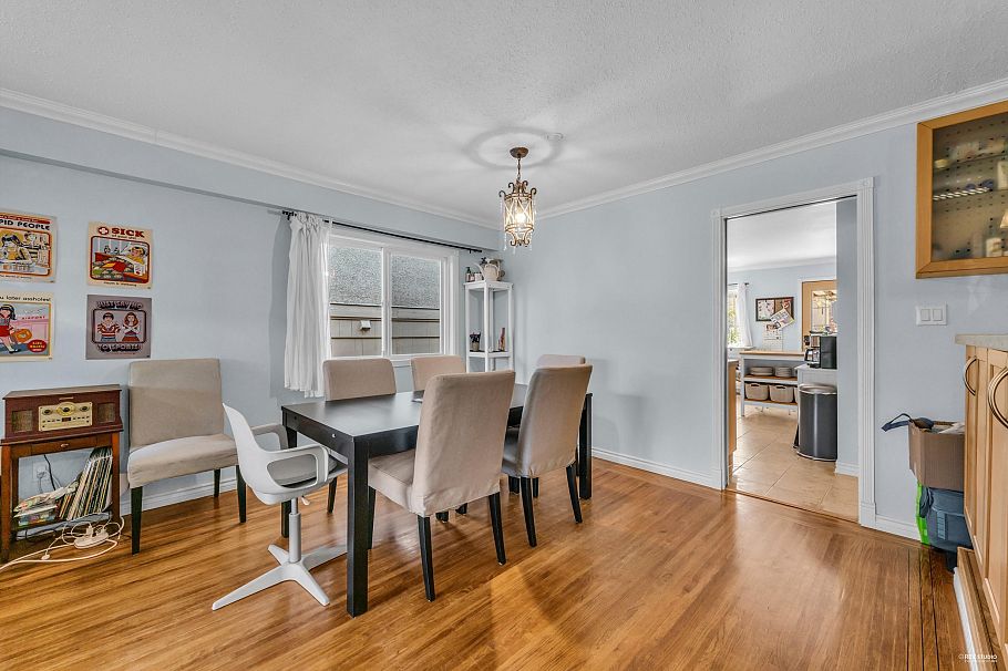 3636 W 18th Avenue Vancouver, BC - 9