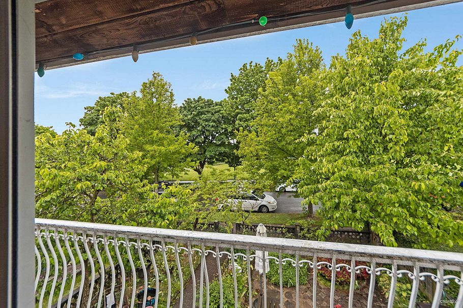 7396 Sherbrooke Street Vancouver, BC - 8