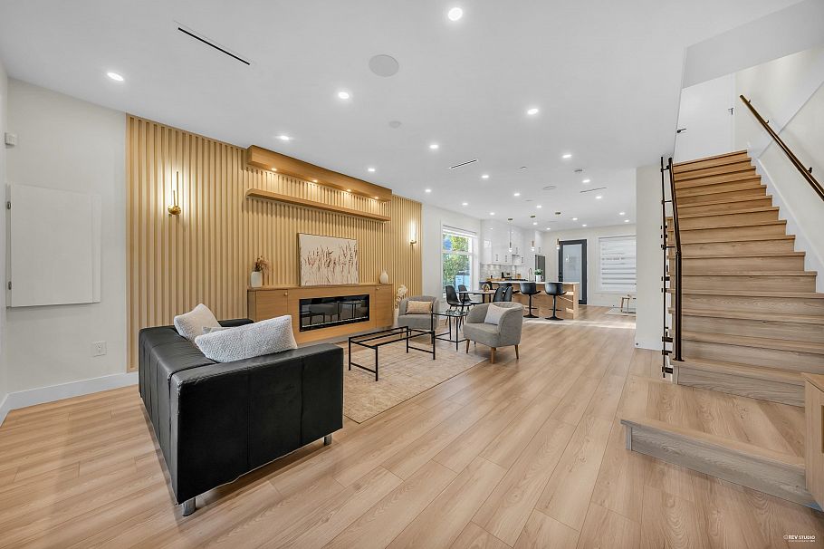 1 2705 East 3rd Avenue Vancouver, BC - 1