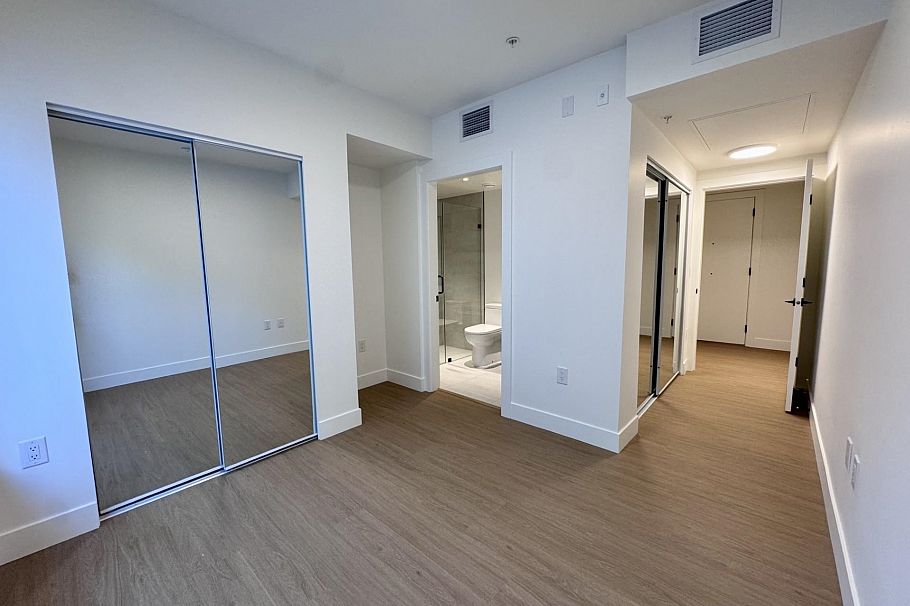 203 2235 E Broadway Vancouver, BC - 5