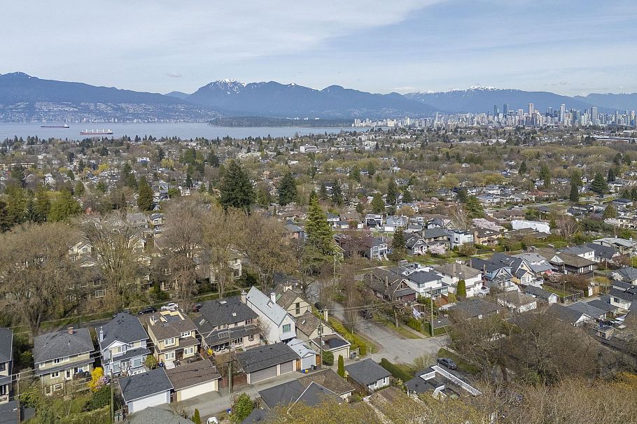 3502 W 18th Avenue Vancouver, BC - 37