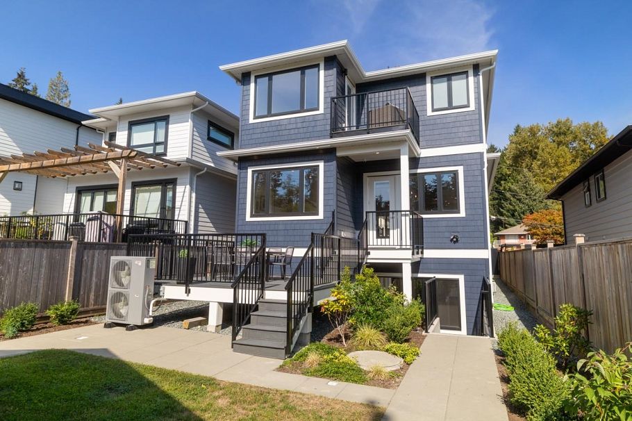 619 E 22nd Street North Vancouver, BC - 32