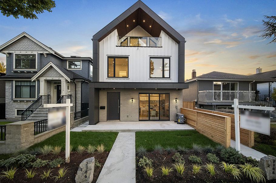 1 2386 E 45th Avenue Vancouver, BC - 1