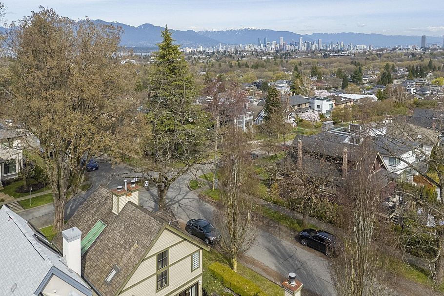 3502 W 18th Avenue Vancouver, BC - 32