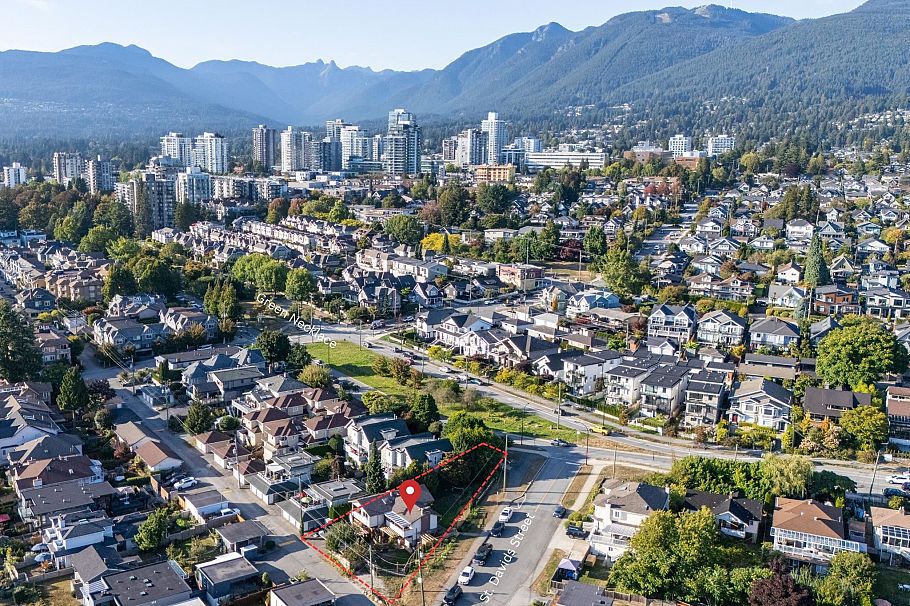 645 St. Davids Avenue North Vancouver, BC - 4