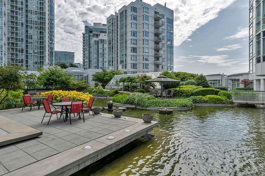 1608 198 Aquarius Mews Vancouver, BC - 35