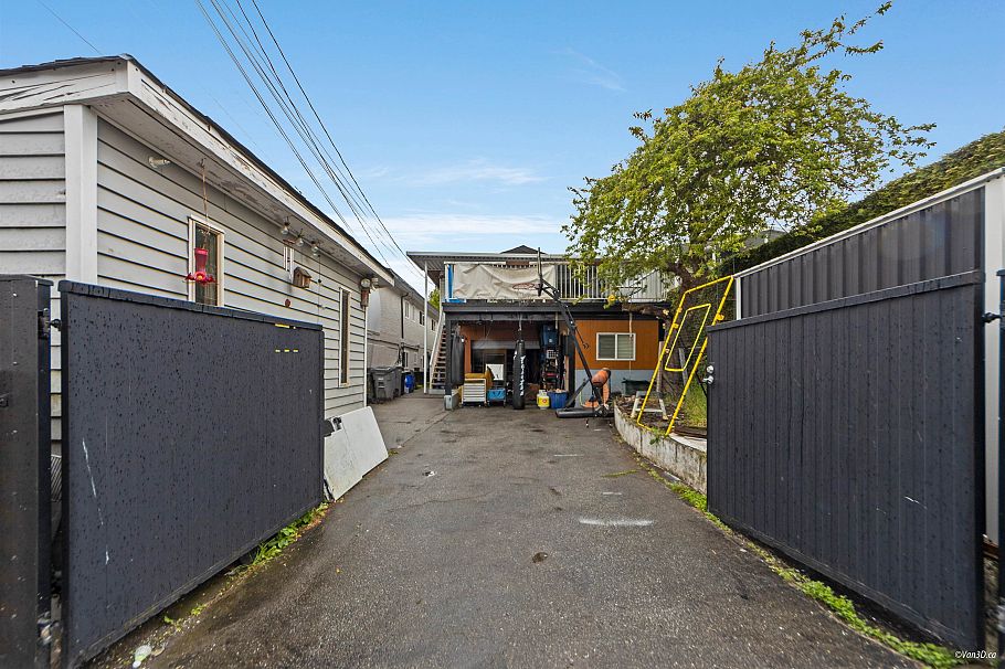 7396 Sherbrooke Street Vancouver, BC - 37