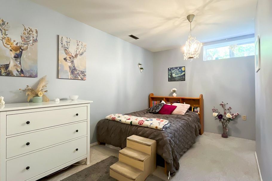 3651 Garibaldi Drive North Vancouver, BC - 36