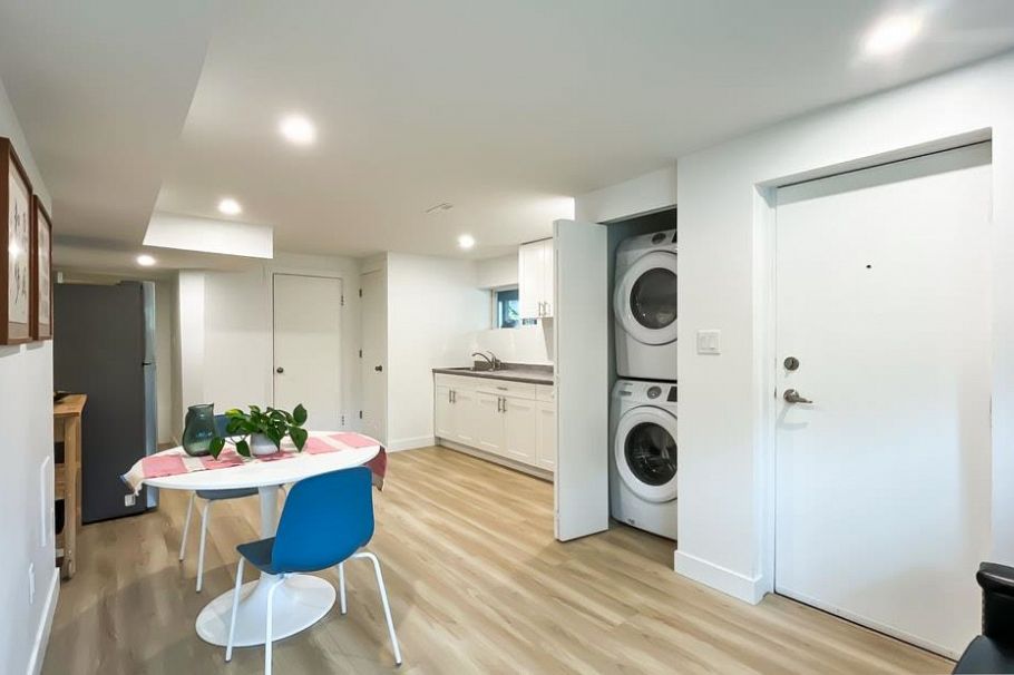 316 W Queens Road North Vancouver, BC - 31