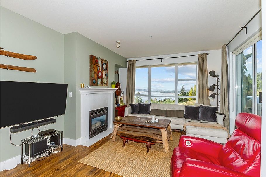 302 3608 Deercrest Drive North Vancouver, BC - 4