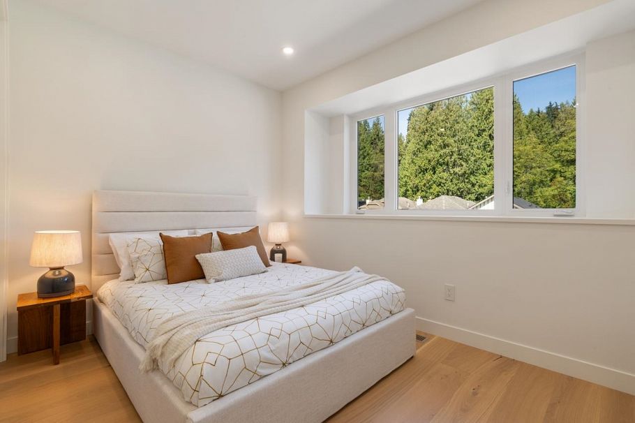 619 E 22nd Street North Vancouver, BC - 19