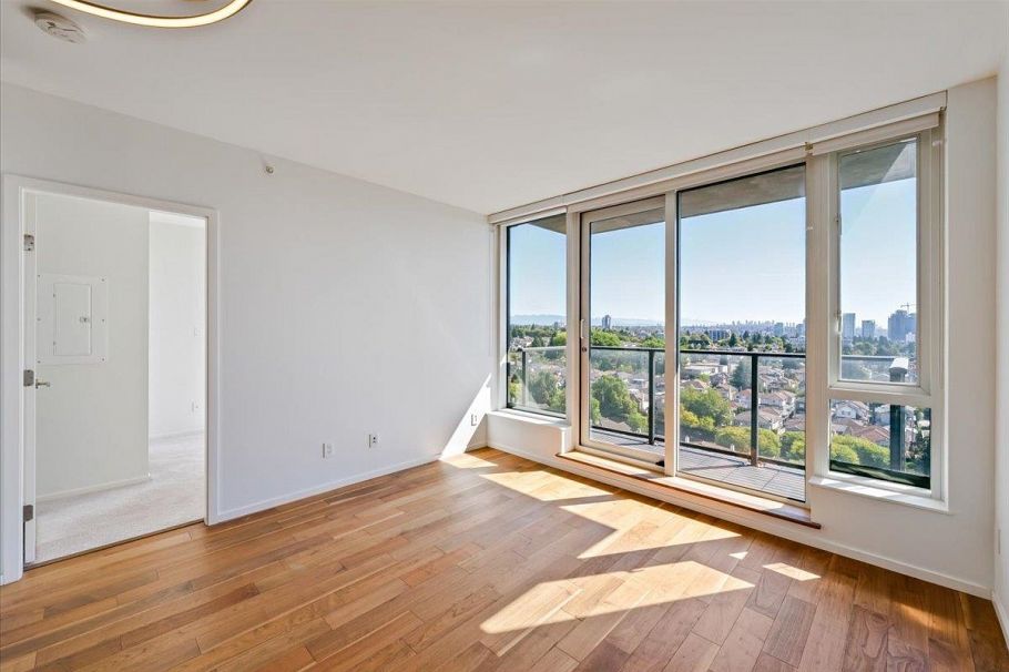 1507 8555 Granville Street Vancouver, BC - 5