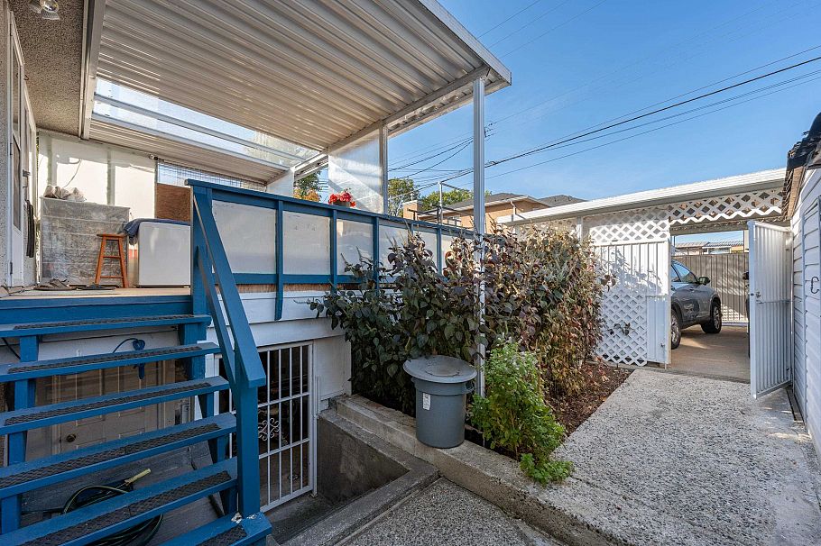 1465 E 49th Avenue Vancouver, BC - 30