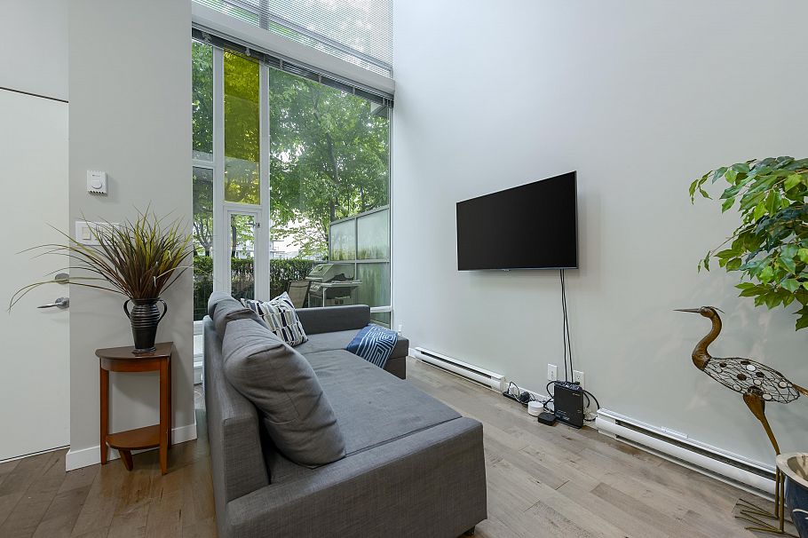 128 Dunsmuir Street Vancouver, BC - 3