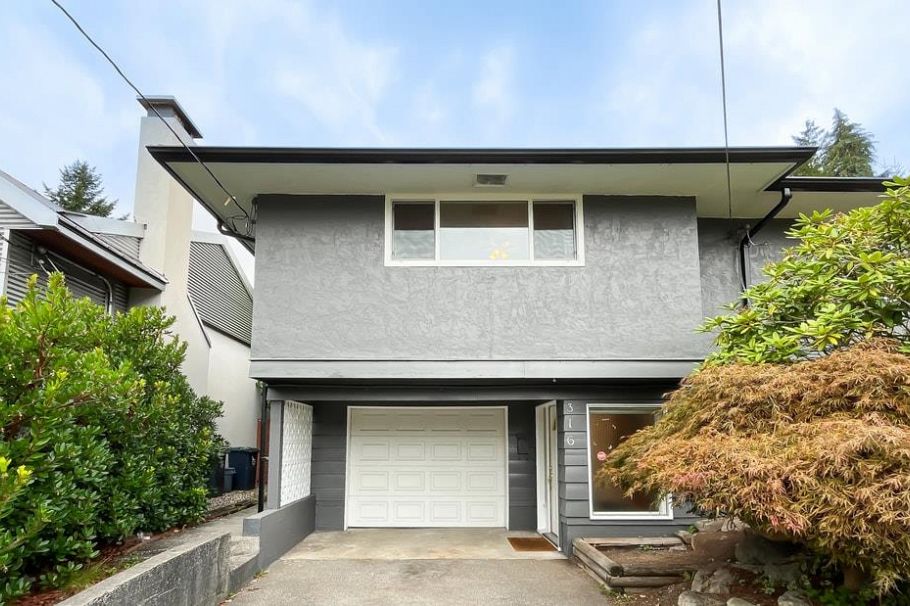 316 W Queens Road North Vancouver, BC - 2