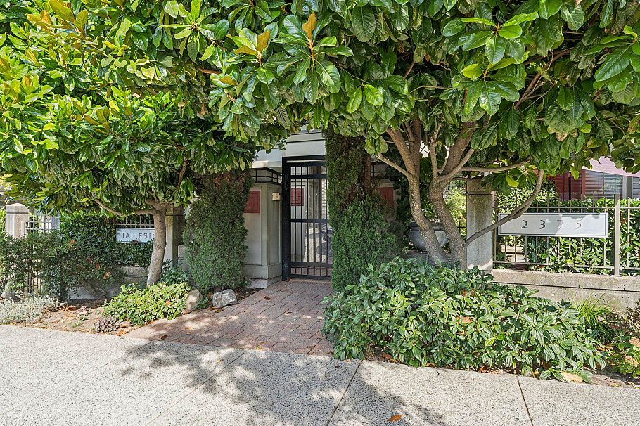 11 2375 W Broadway Vancouver, BC - 1