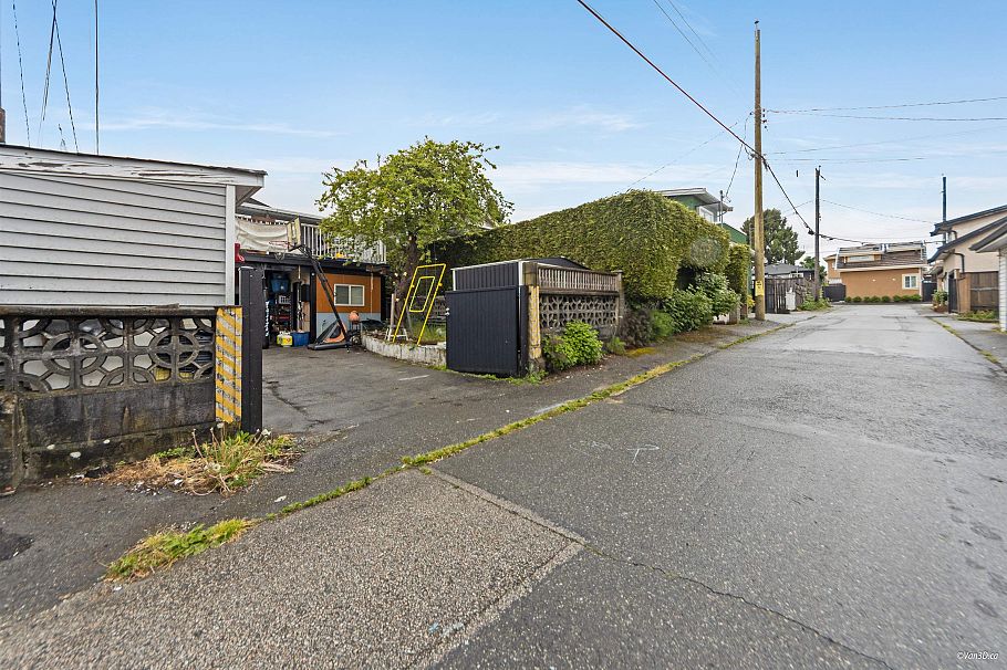 7396 Sherbrooke Street Vancouver, BC - 38