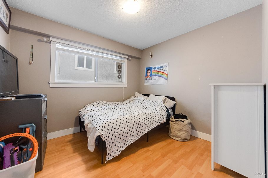 7396 Sherbrooke Street Vancouver, BC - 20