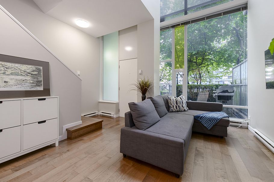 128 Dunsmuir Street Vancouver, BC - 1