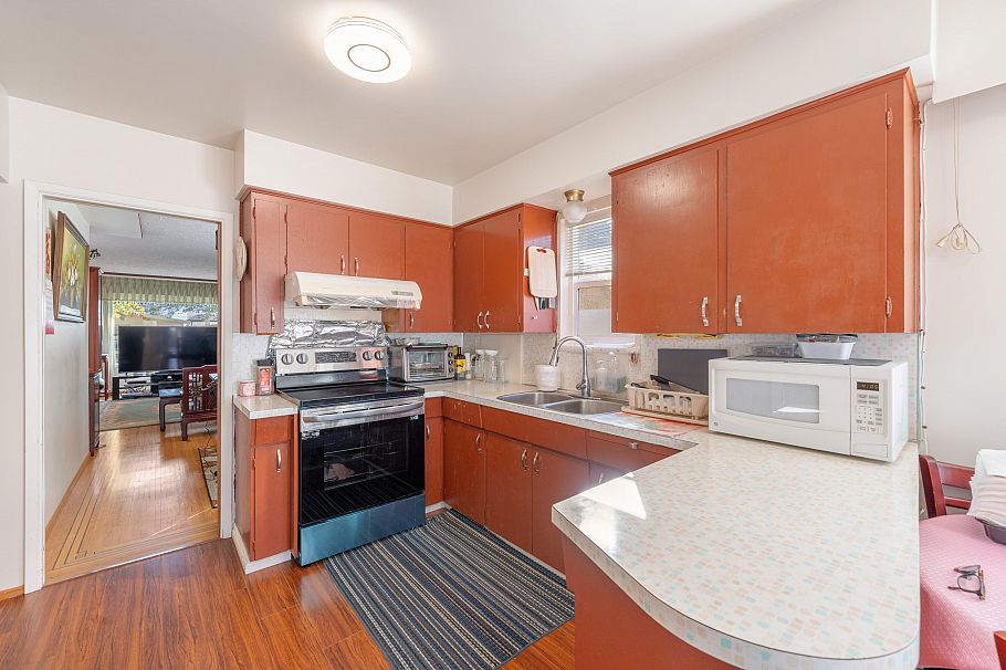 1465 E 49th Avenue Vancouver, BC - 22