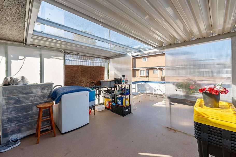 1465 E 49th Avenue Vancouver, BC - 27