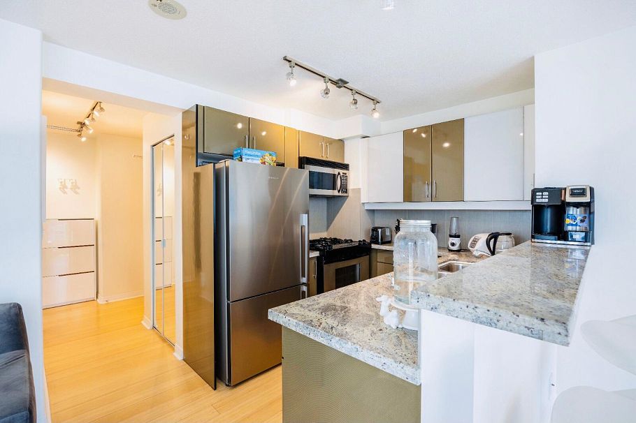 2201 1328 W Pender Street Vancouver, BC - 10