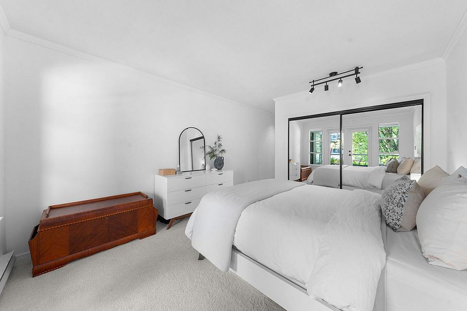 204 3151 Woodbine Drive North Vancouver, BC - 23