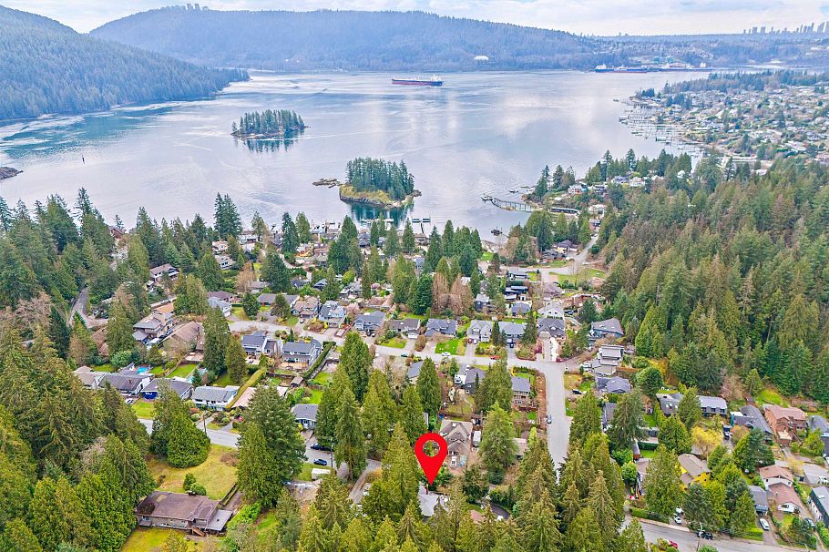 4622 Cove Cliff Road North Vancouver, BC - 4