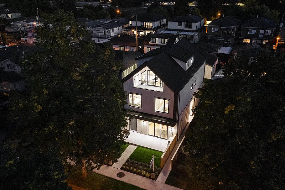 1 2386 E 45th Avenue Vancouver, BC - 12