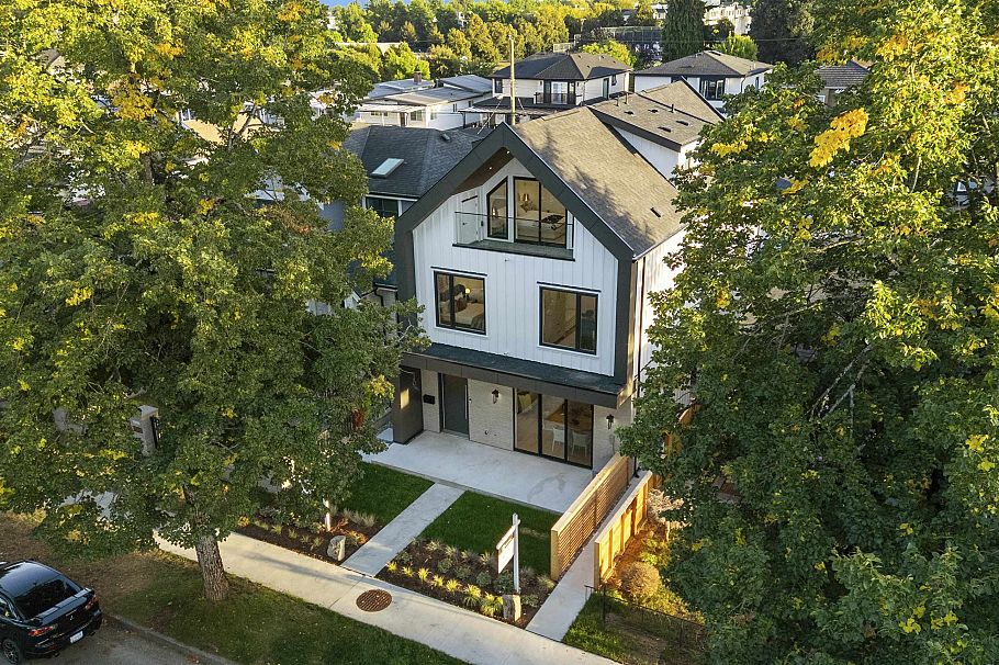 1 2386 E 45th Avenue Vancouver, BC - 13