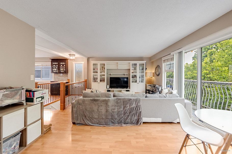 7396 Sherbrooke Street Vancouver, BC - 9