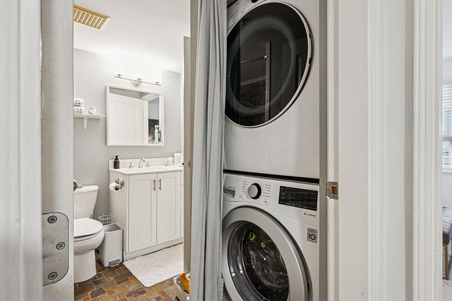 11 2375 W Broadway Vancouver, BC - 22