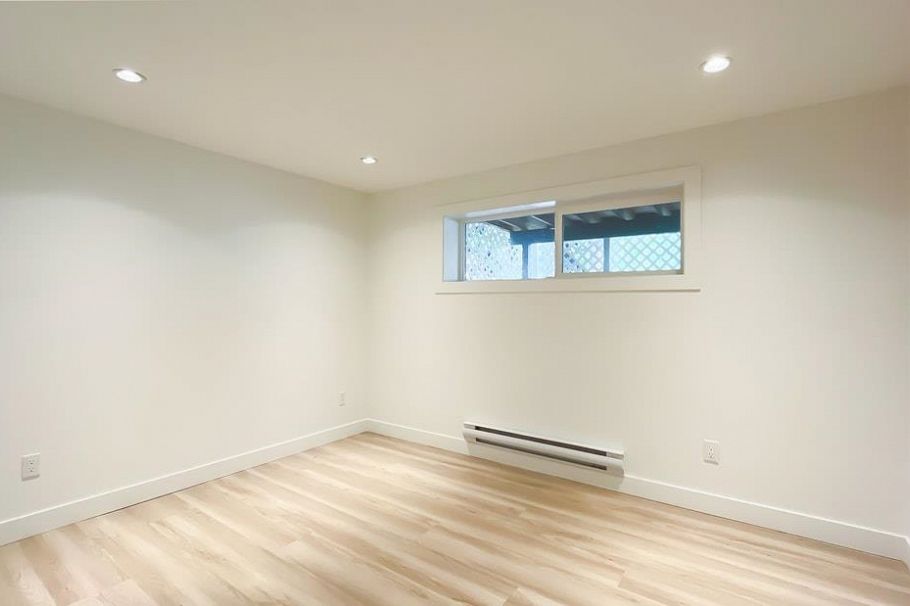 316 W Queens Road North Vancouver, BC - 35