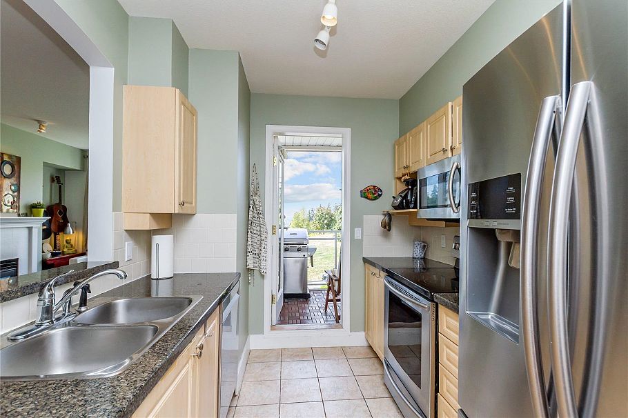 302 3608 Deercrest Drive North Vancouver, BC - 10