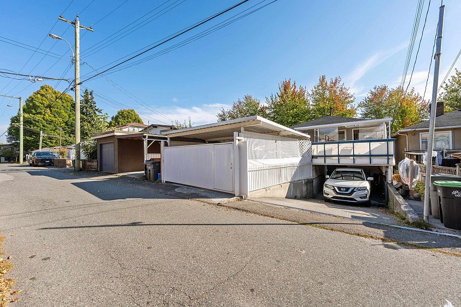 1465 E 49th Avenue Vancouver, BC - 33