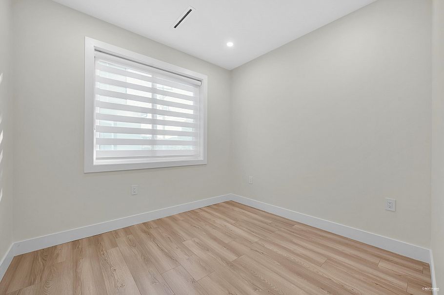 1 2703 East 3rd Avenue Vancouver, BC - 5