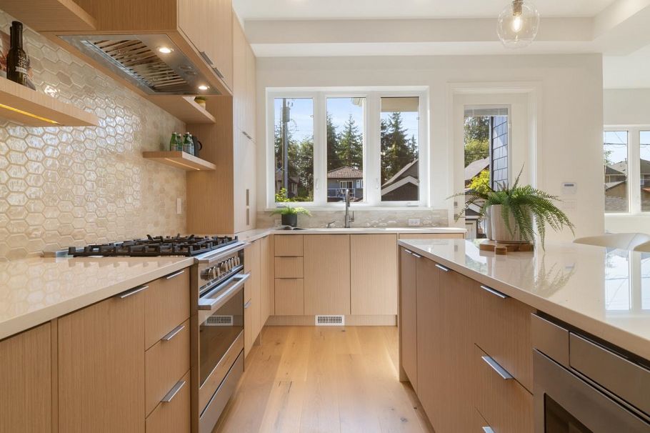 619 E 22nd Street North Vancouver, BC - 4