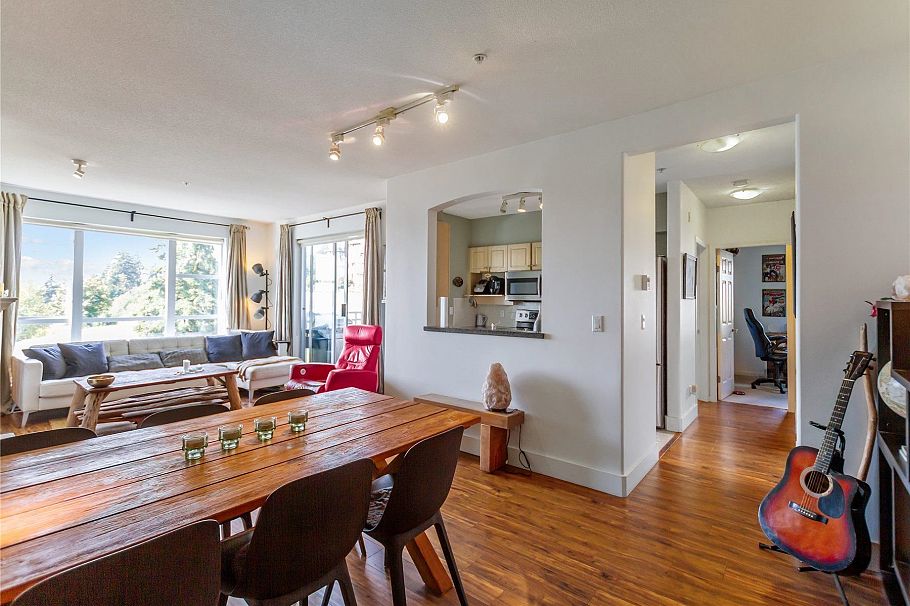 302 3608 Deercrest Drive North Vancouver, BC - 2