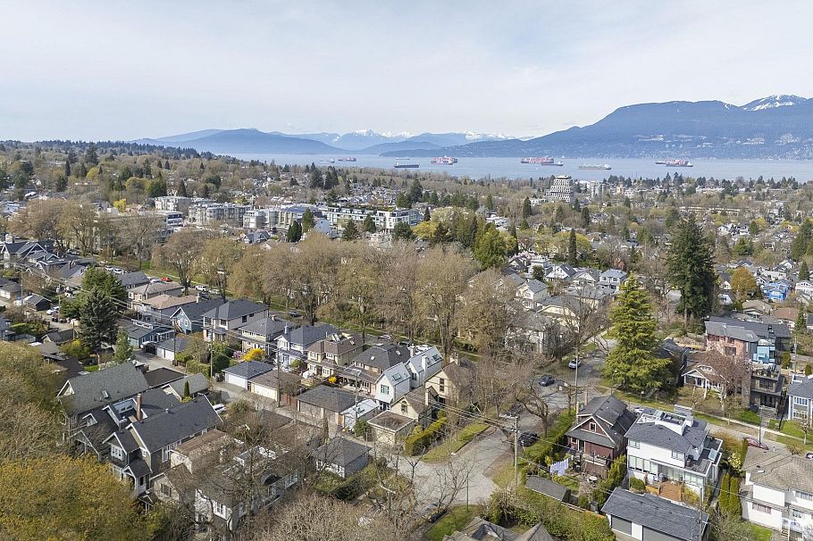 3502 W 18th Avenue Vancouver, BC - 36