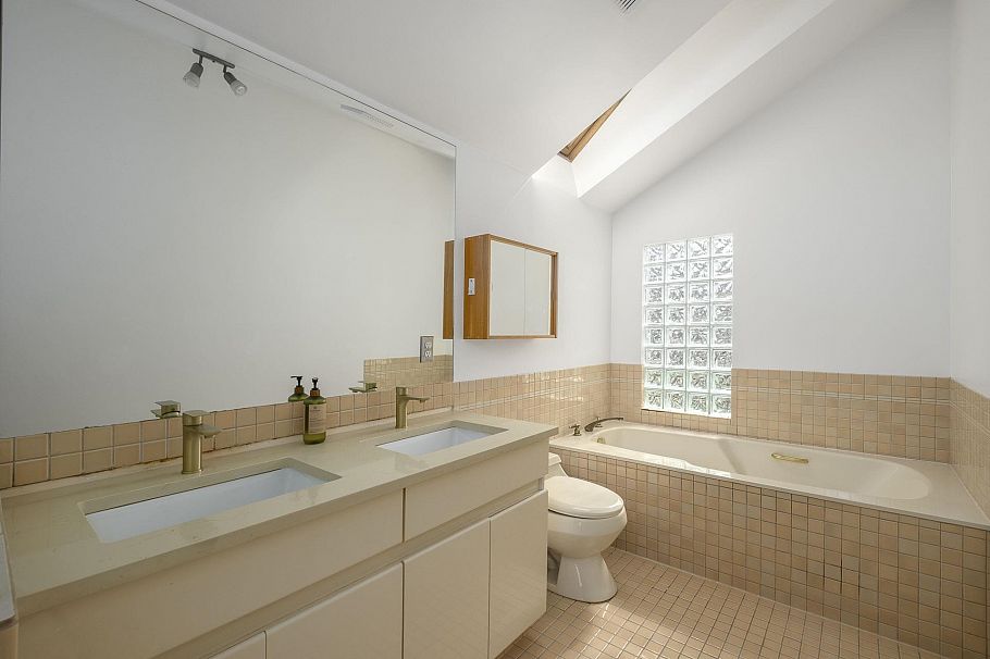 3502 W 18th Avenue Vancouver, BC - 25