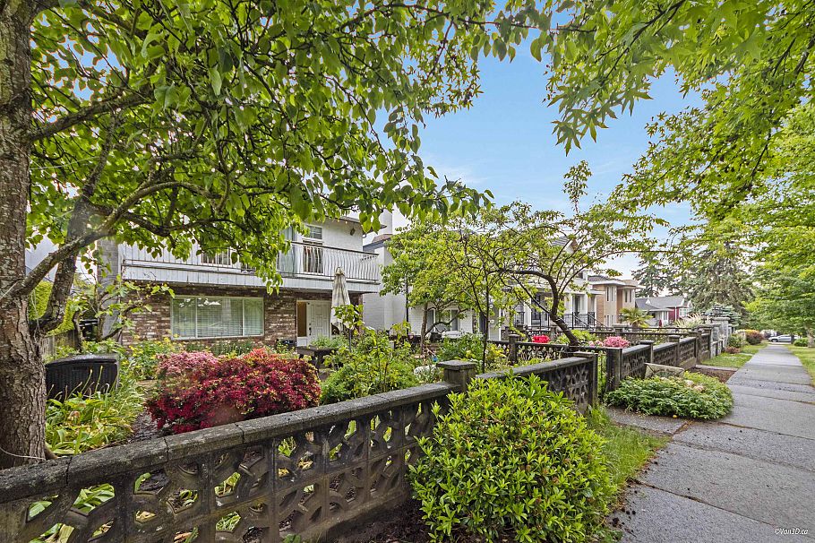 7396 Sherbrooke Street Vancouver, BC - 5