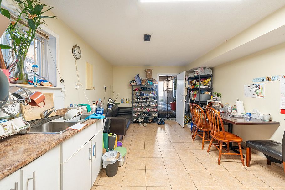 1465 E 49th Avenue Vancouver, BC - 6