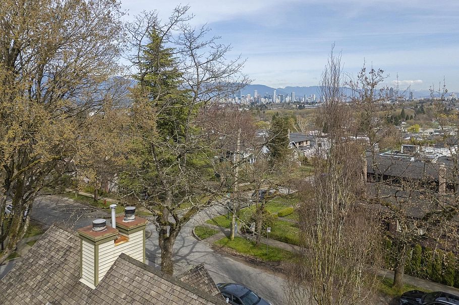 3502 W 18th Avenue Vancouver, BC - 34