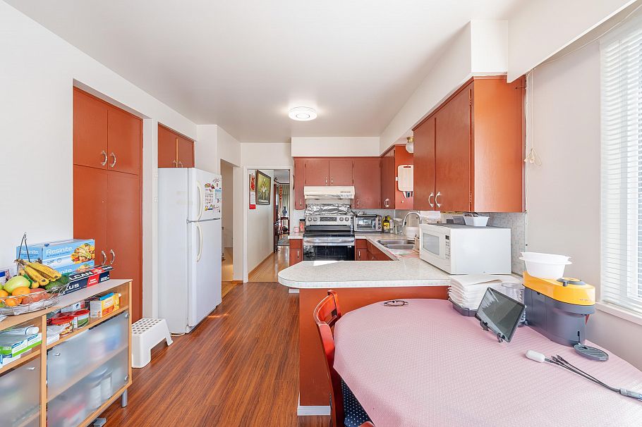 1465 E 49th Avenue Vancouver, BC - 25